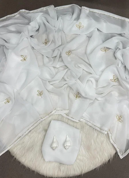 Tew Soft Georgette With Handwork Leaf Cut Sarees Wholesale Suppliers In Mumbai